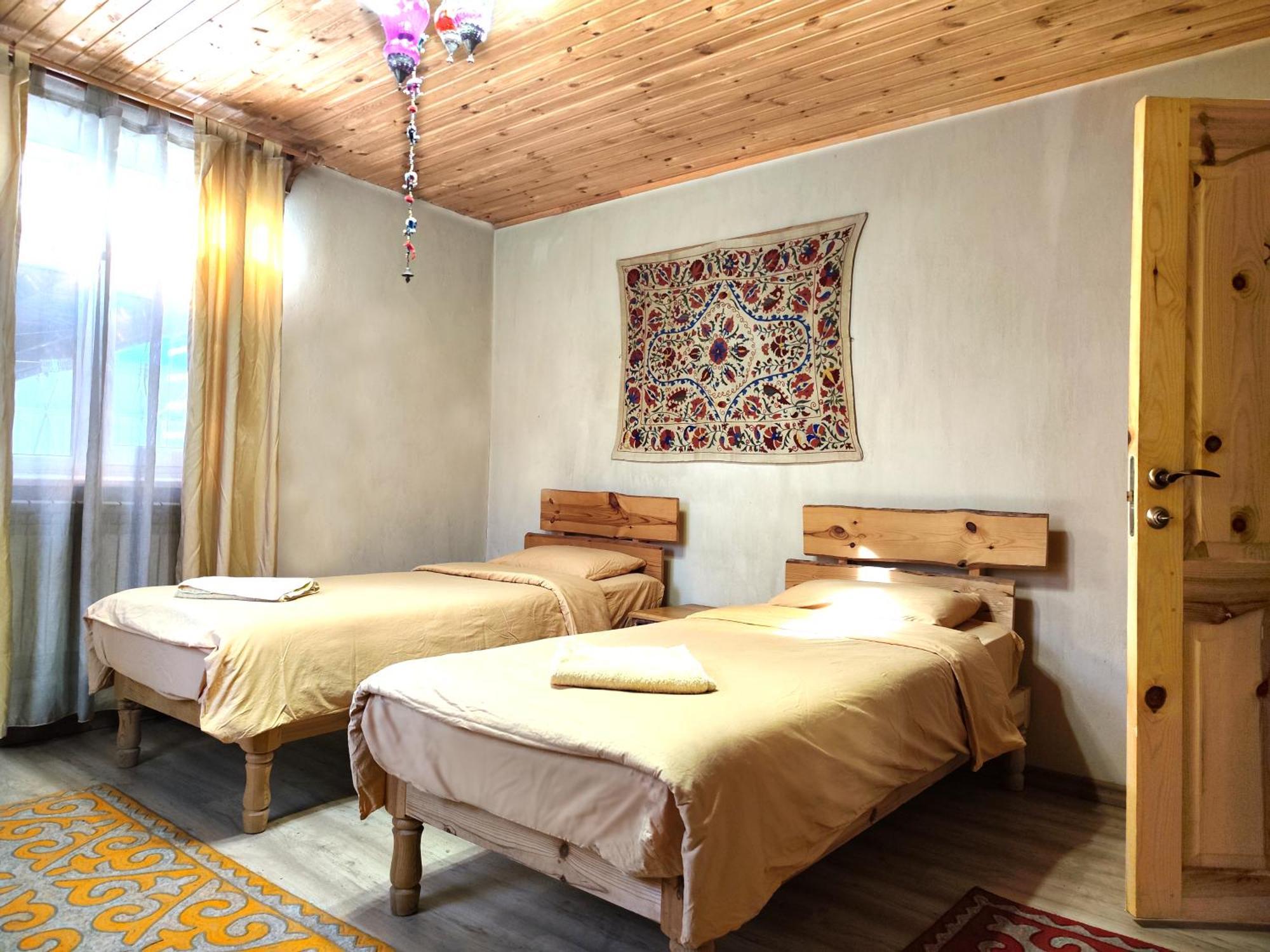 Evergreen Guesthouse Karakol Exterior foto